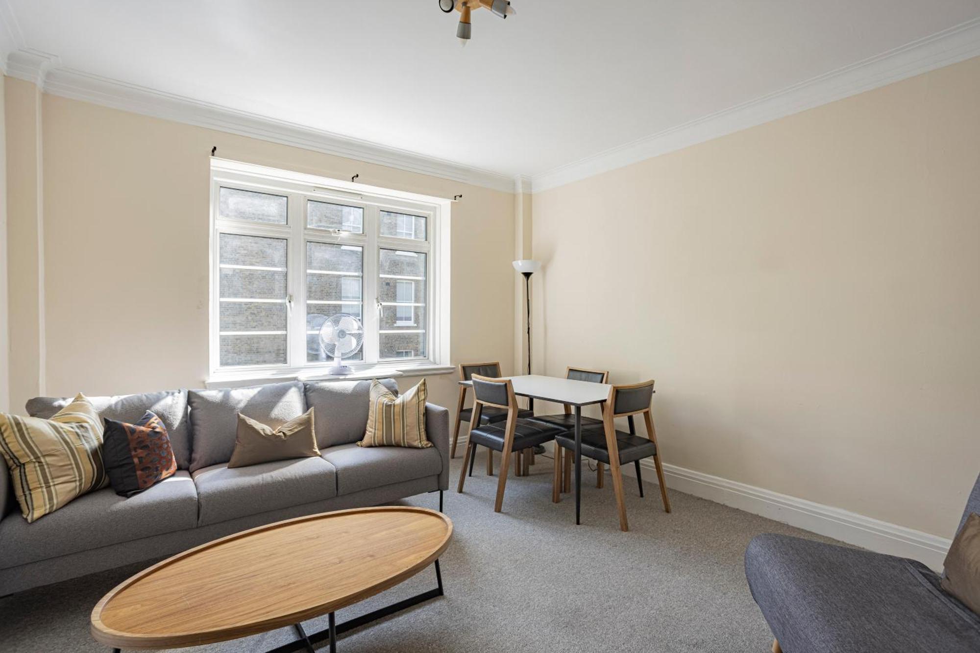 Three Bed Flat Near Earls Court Tube London