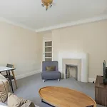 Three Bed Flat Near Earls Court Tube