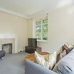 Three Bed Flat Near Earls Court Tube