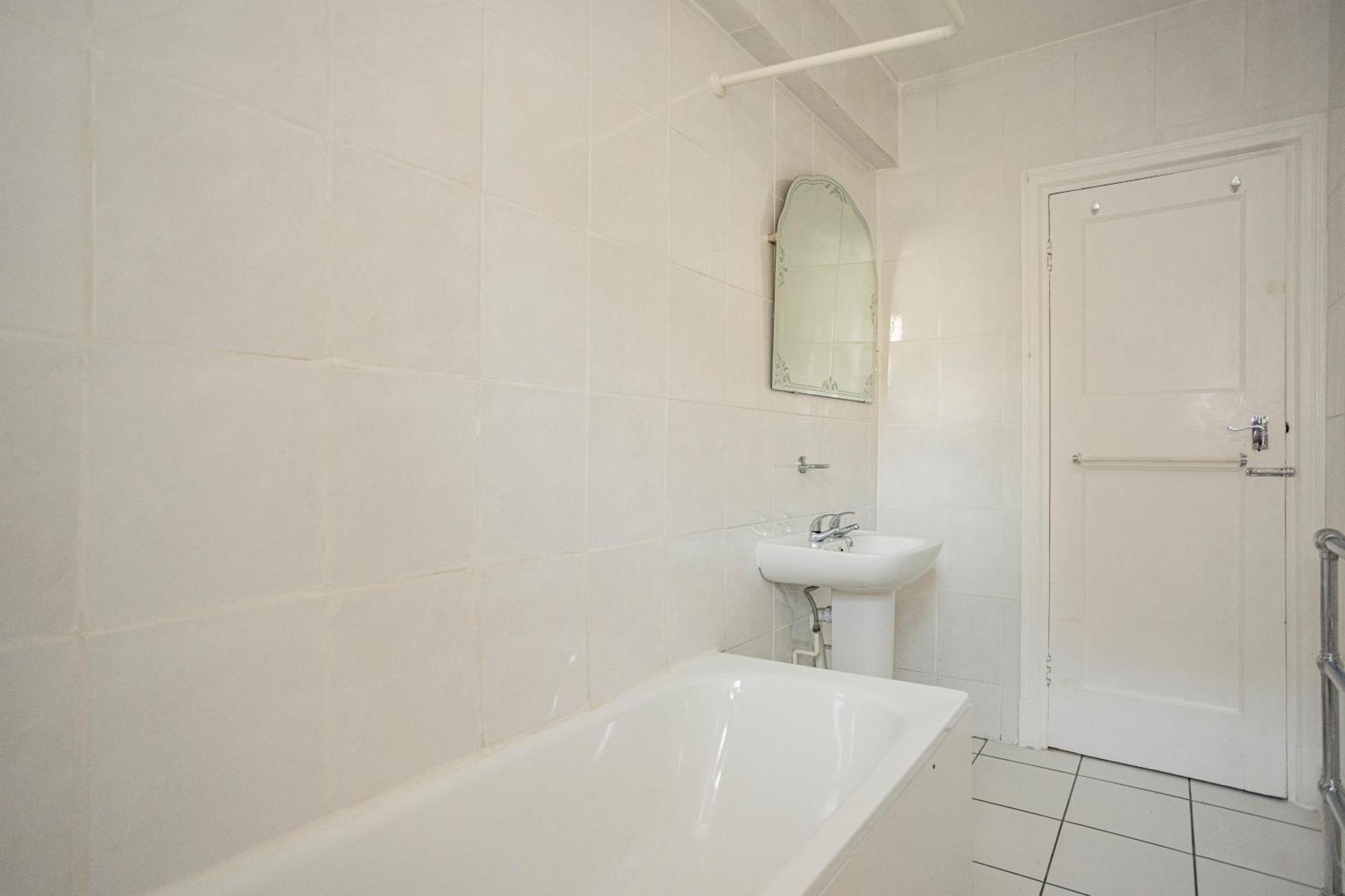 Apartment Three Bed Flat Near Earls Court Tube