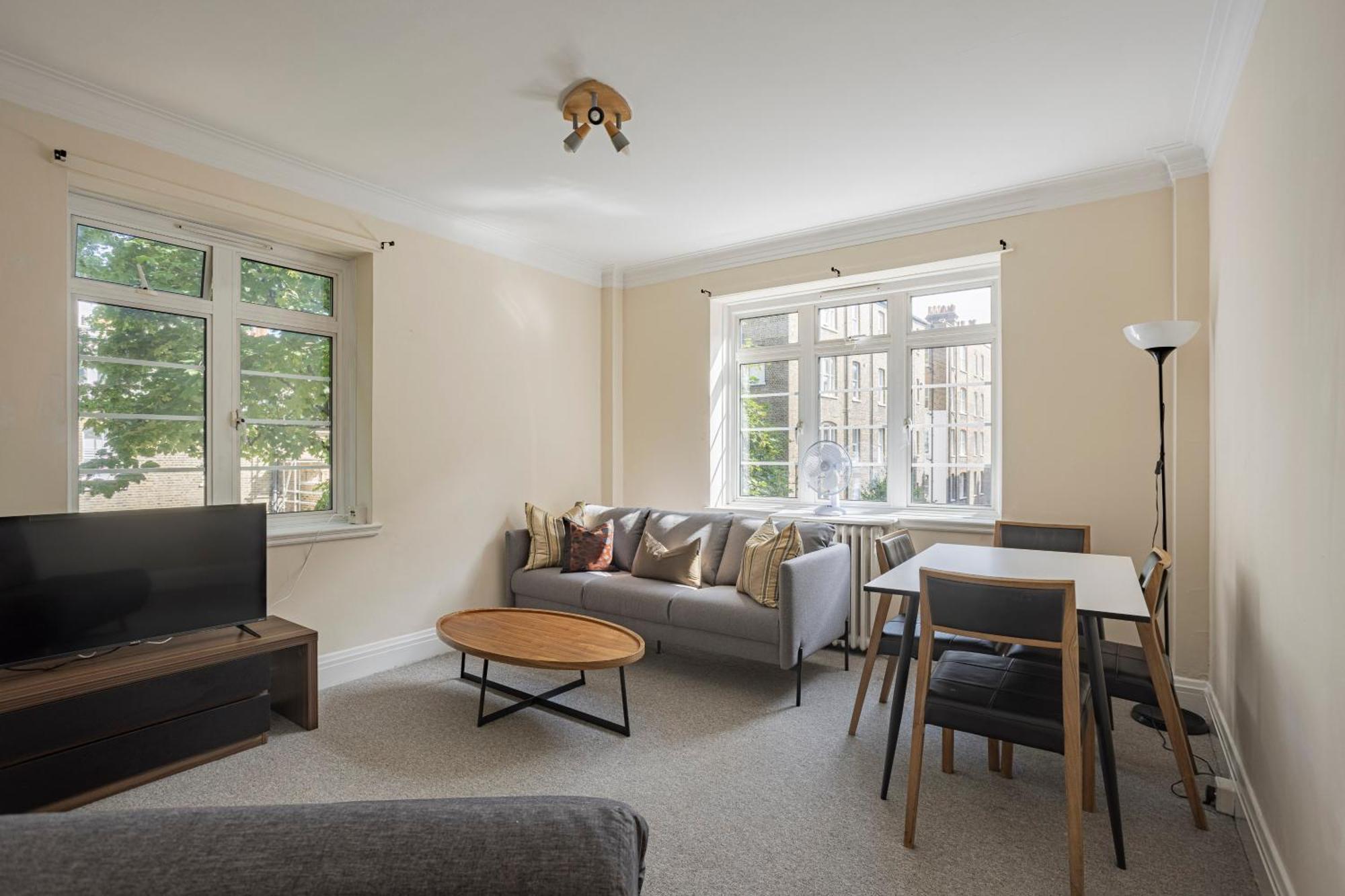 Three Bed Flat Near Earls Court Tube