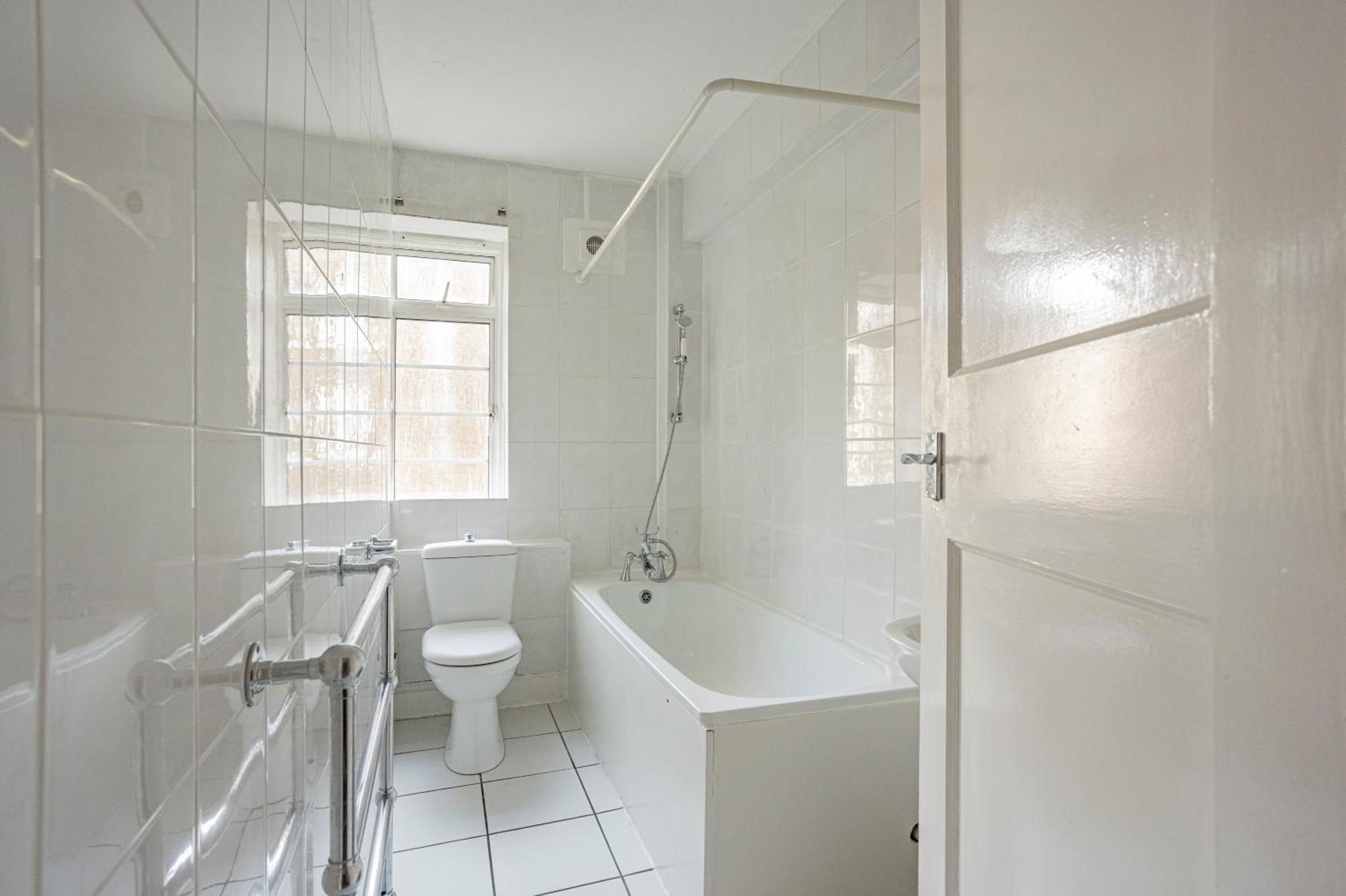 Apartment Three Bed Flat Near Earls Court Tube London
