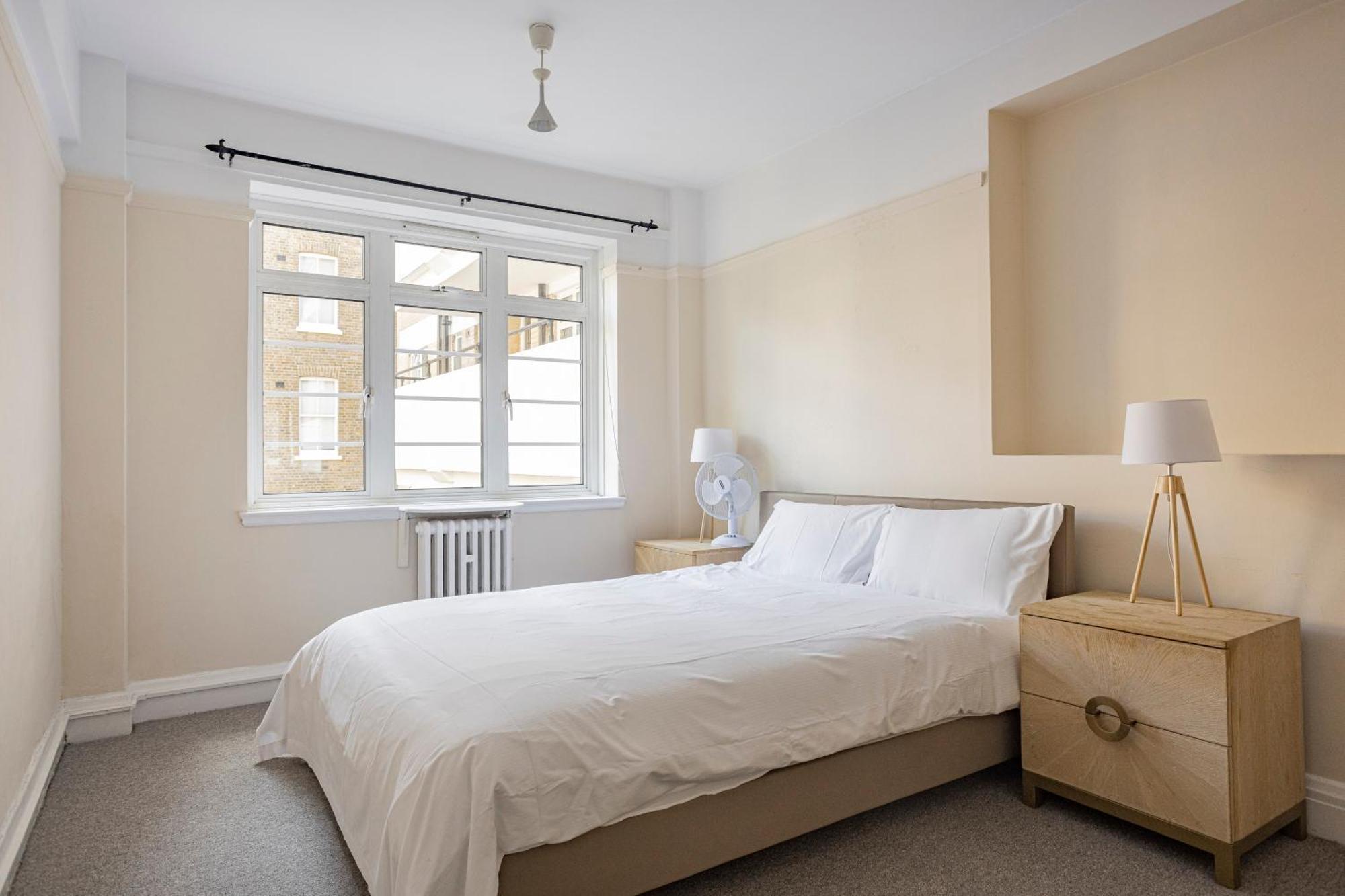 Three Bed Flat Near Earls Court Tube Apartment *