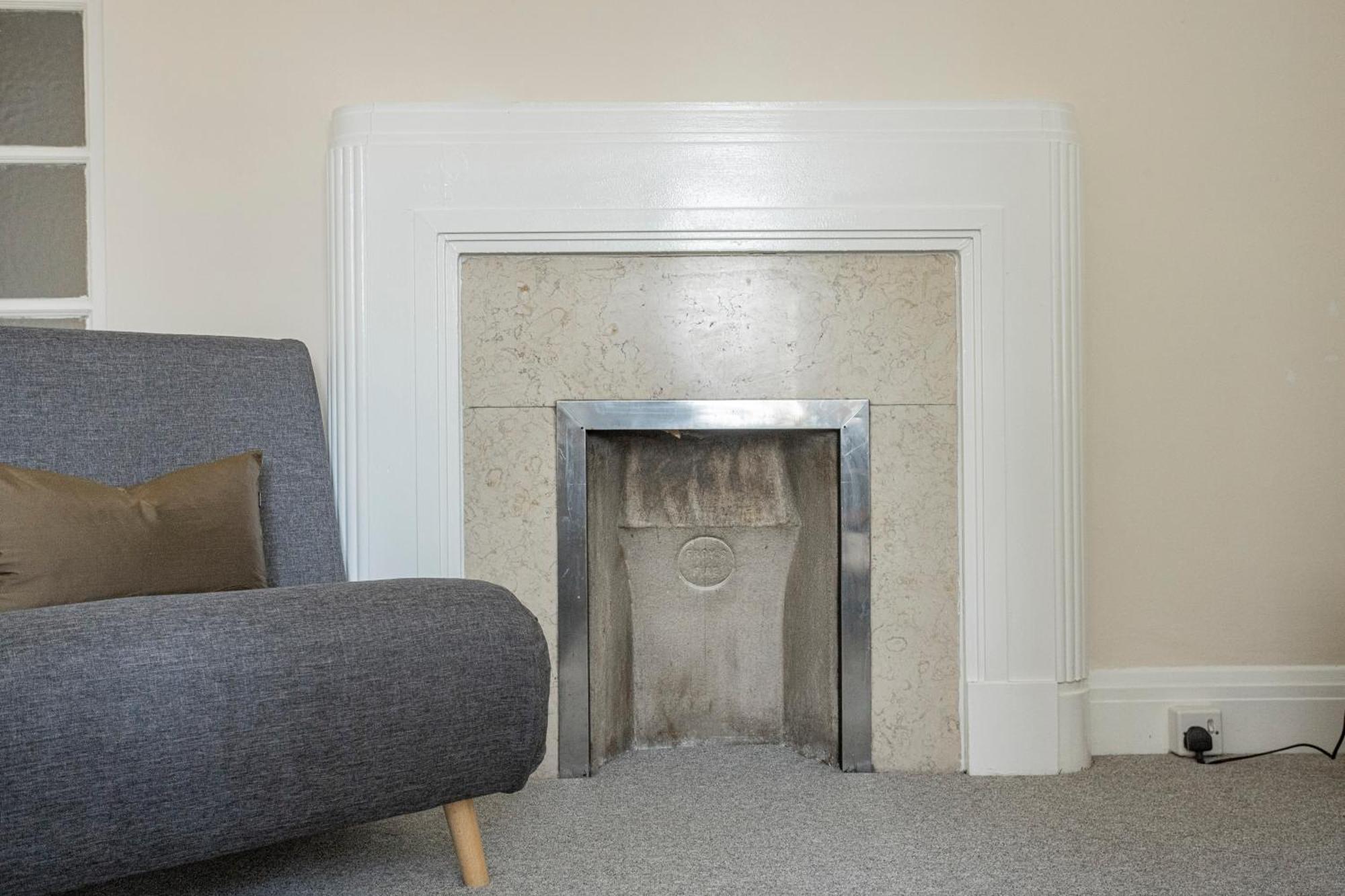 Three Bed Flat Near Earls Court Tube